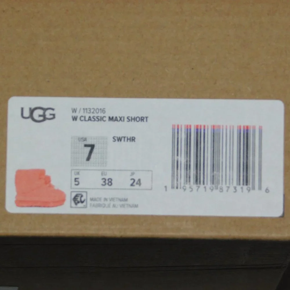 UGG Classic Sweetheart Maxi Short Boots